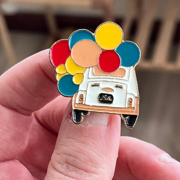 Colorful Balloon Car Pin - Picture 1 of 2